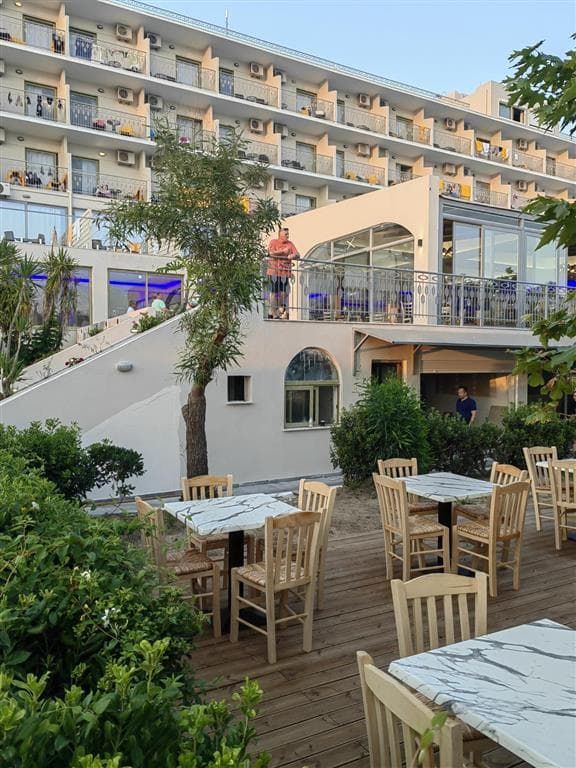 Ninos Grand Beach Hotel & Resort (Mango klub)