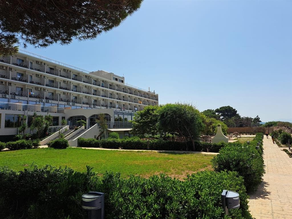 Ninos Grand Beach Hotel & Resort (Mango klub)