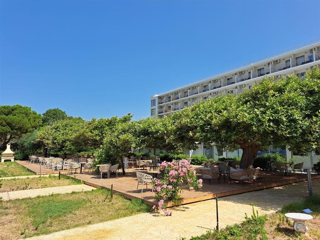 Ninos Grand Beach Hotel & Resort (Mango klub)