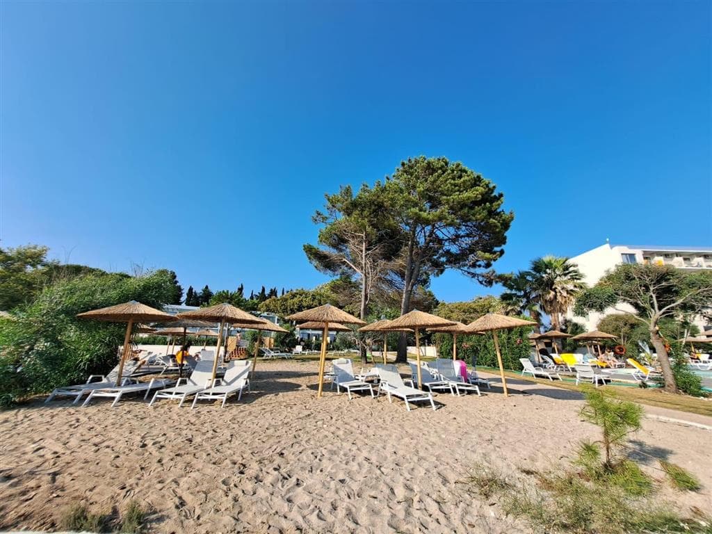 Ninos Grand Beach Hotel & Resort (Mango klub)