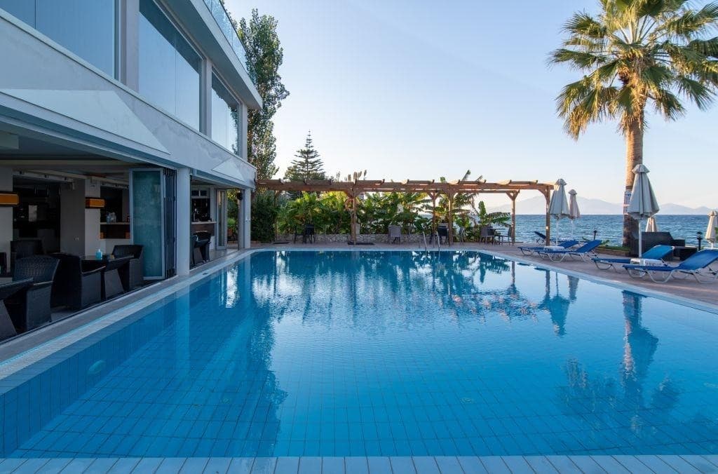 Belussi Beach Hotel & Suites