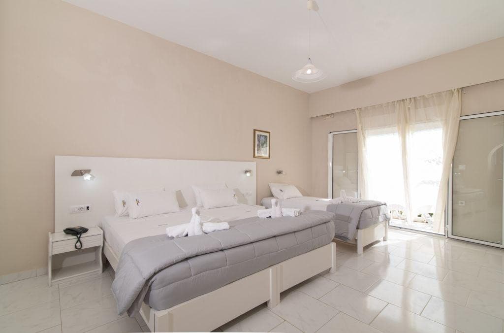 Belussi Beach Hotel & Suites