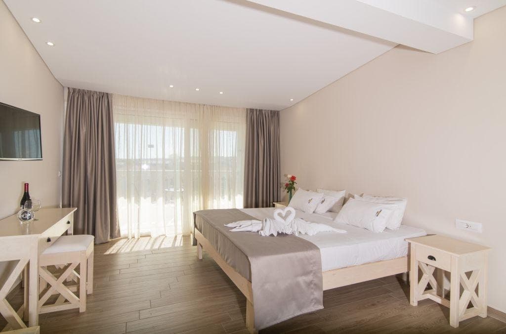 Belussi Beach Hotel & Suites
