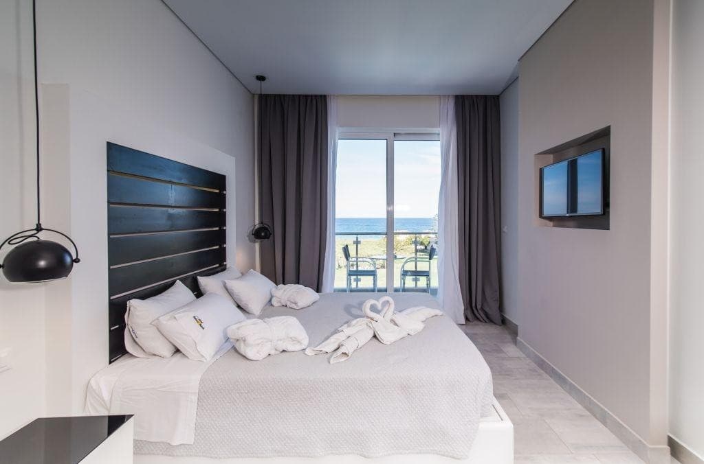 Belussi Beach Hotel & Suites