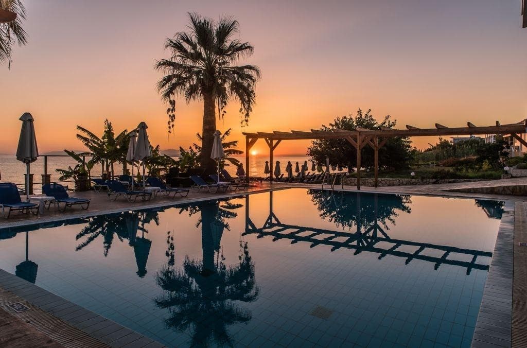 Belussi Beach Hotel & Suites