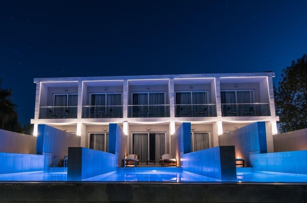Belussi Beach Hotel & Suites