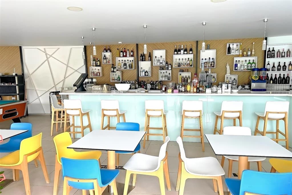 Bar pri bazéne