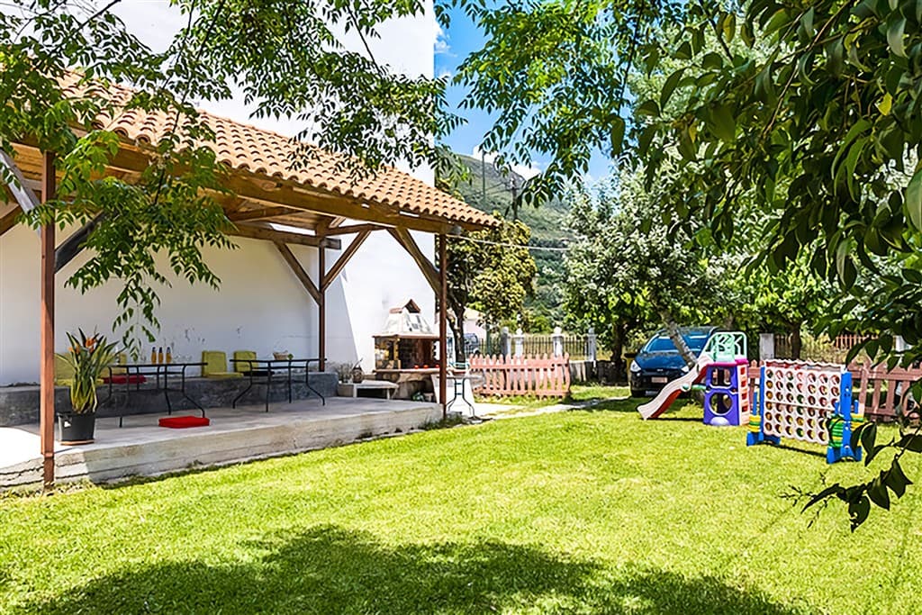 Aiolos Apartments