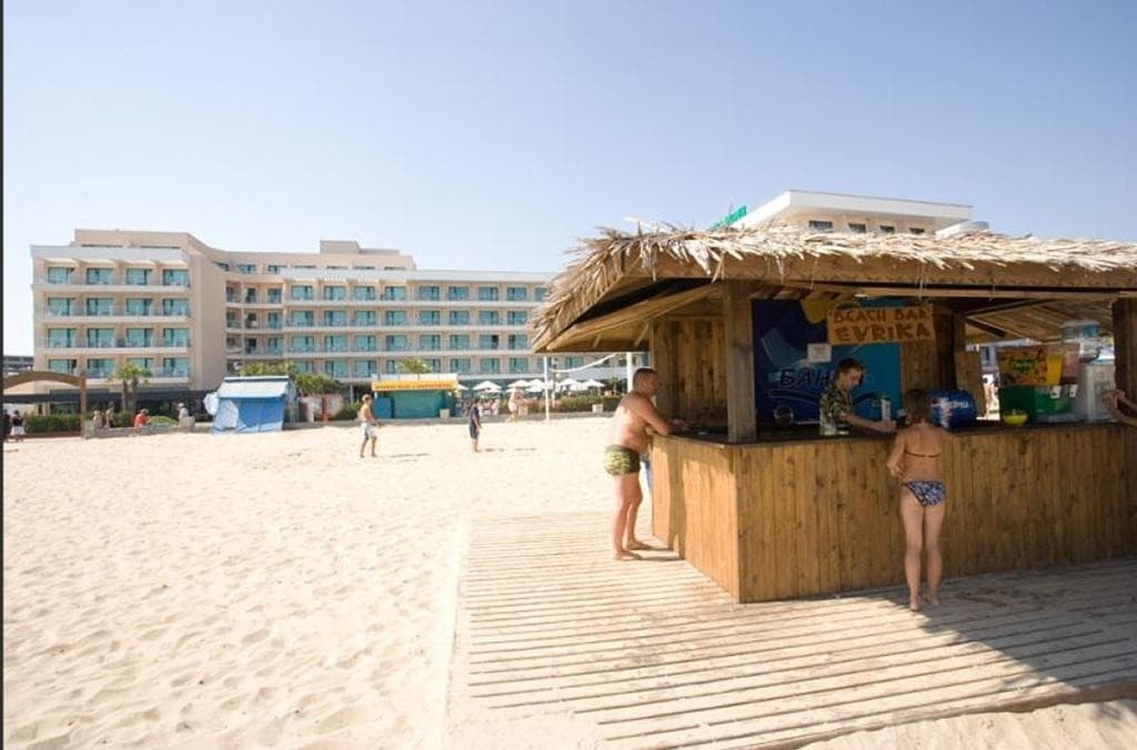 Dit Evrika Beach Club Hotel