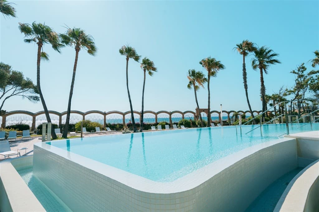 Magic World Resort - Aloha Beach Club