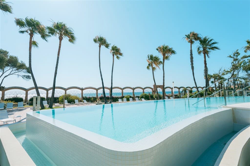 Magic World Resort - Aloha Beach Club