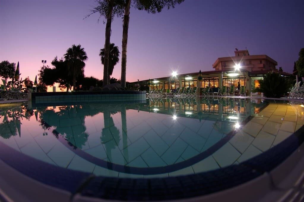 Hotel s bazénom