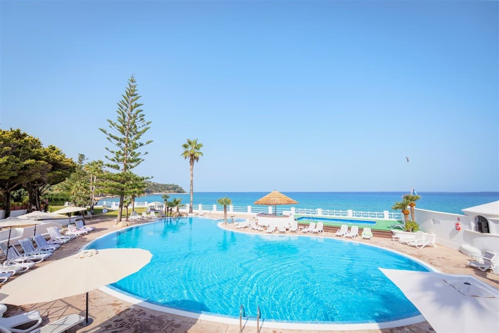 Cala Petrosa Resort
