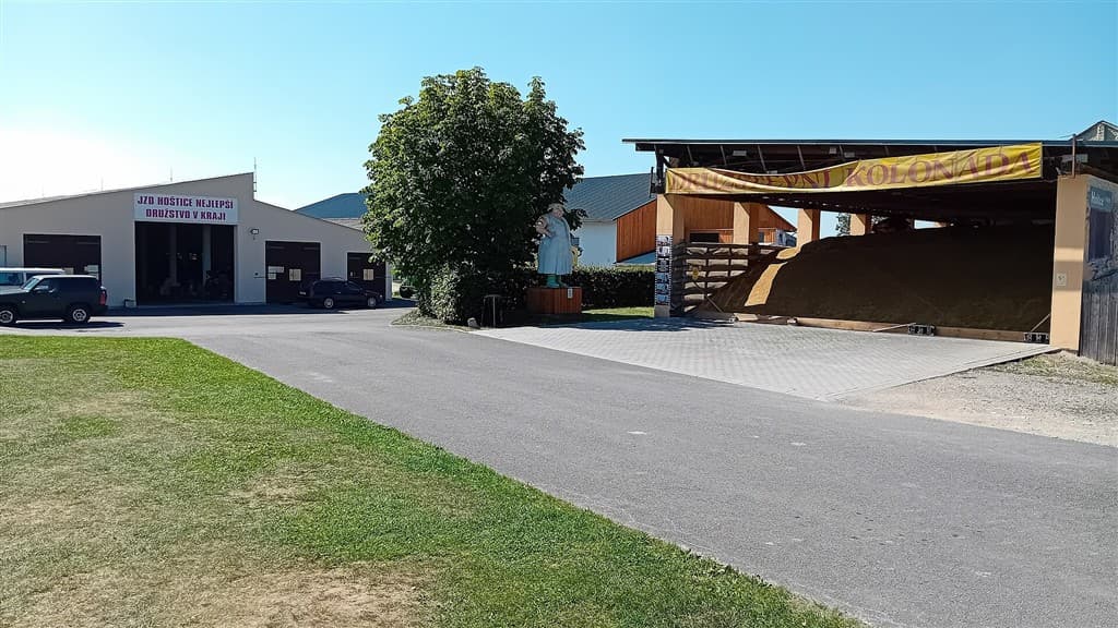 Slunce, seno a cesta do Hoštic u Volyně