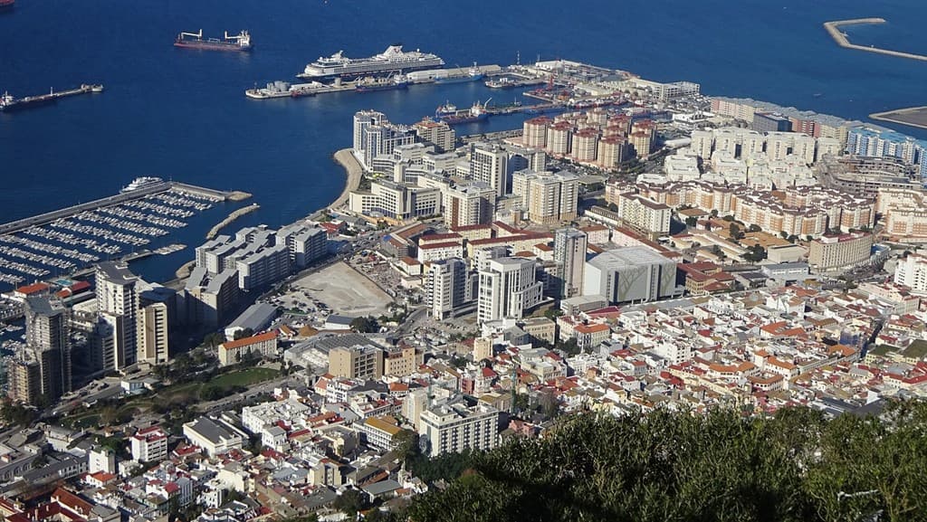 Malaga a Gibraltar – kontrasty Stredomoria letecky