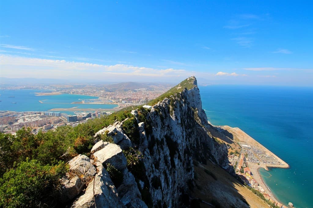 Malaga a Gibraltar – kontrasty Stredomoria letecky