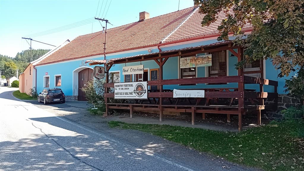 Slunce, seno a Chalupáři