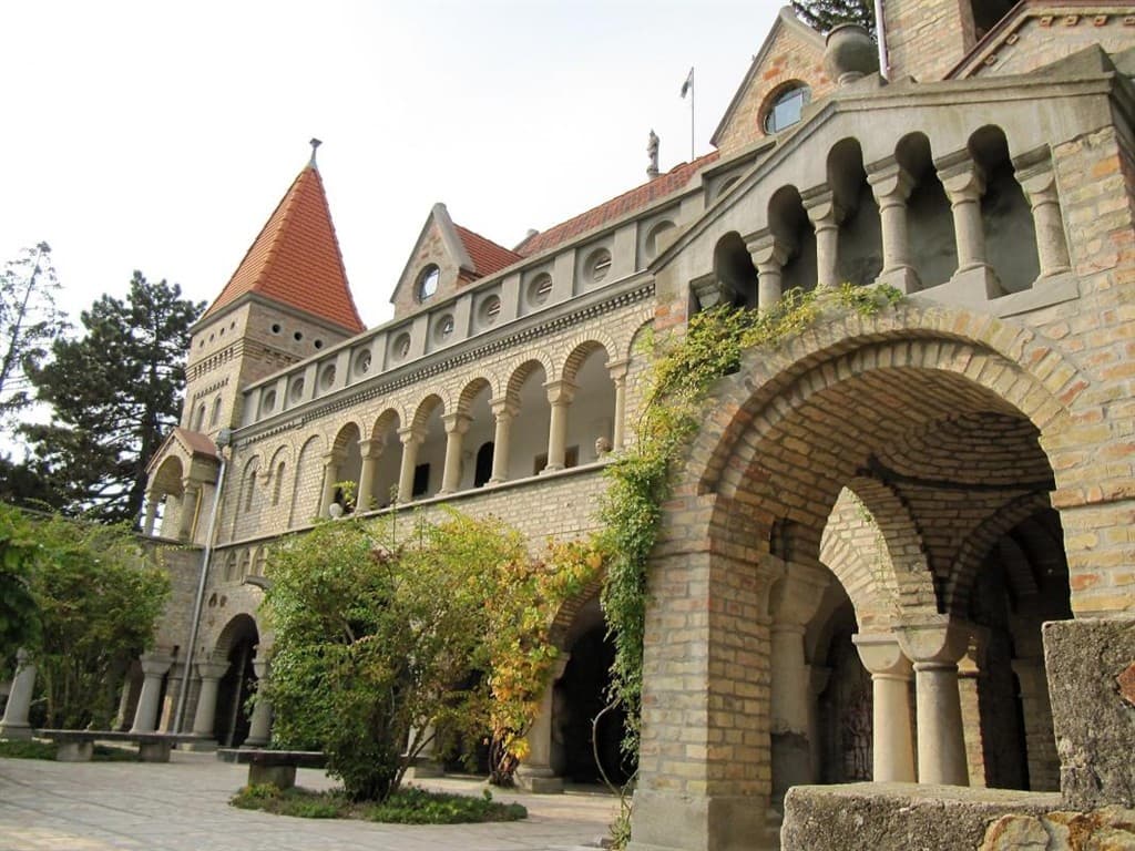 Kráľovský Székesfehérvár a Bory Vár