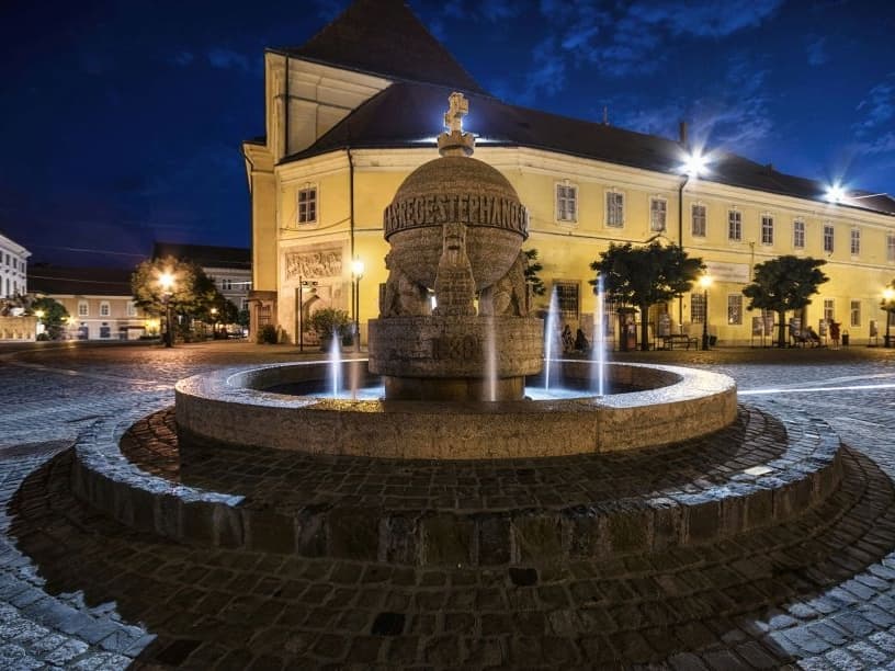 Kráľovský Székesfehérvár a Bory Vár