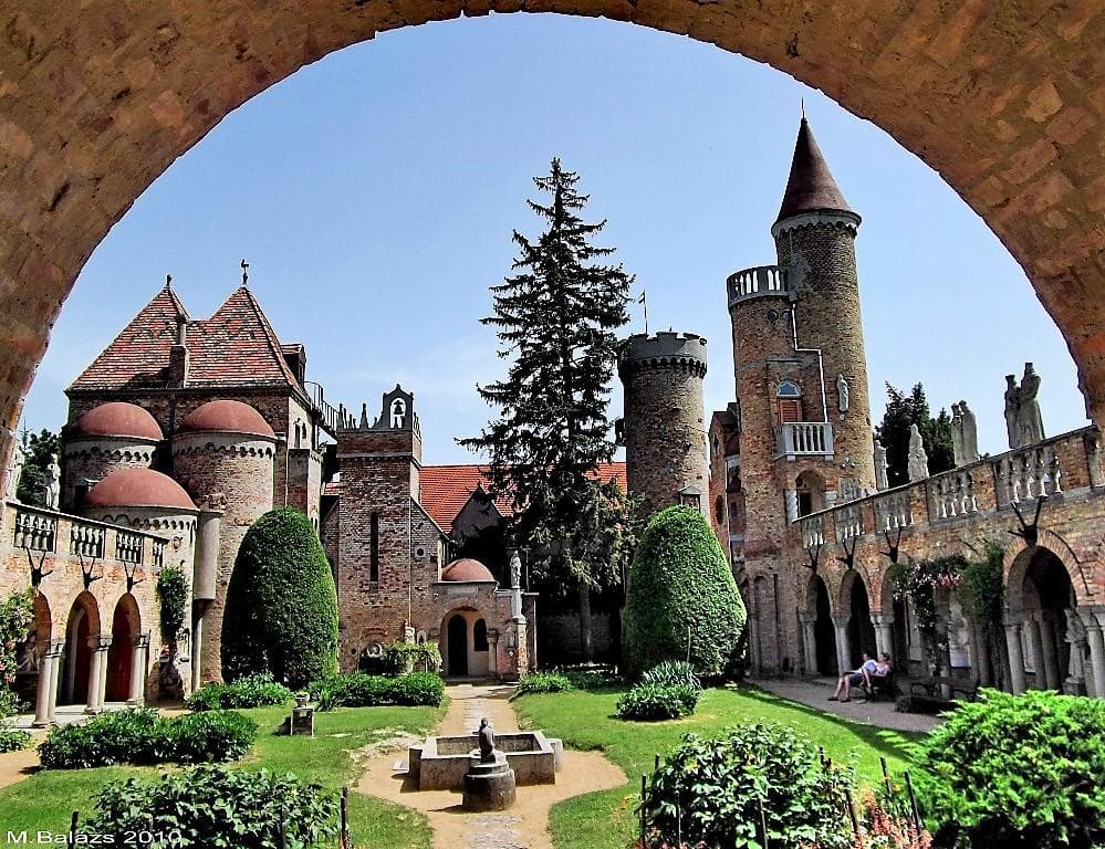 Kráľovský Székesfehérvár a Bory Vár