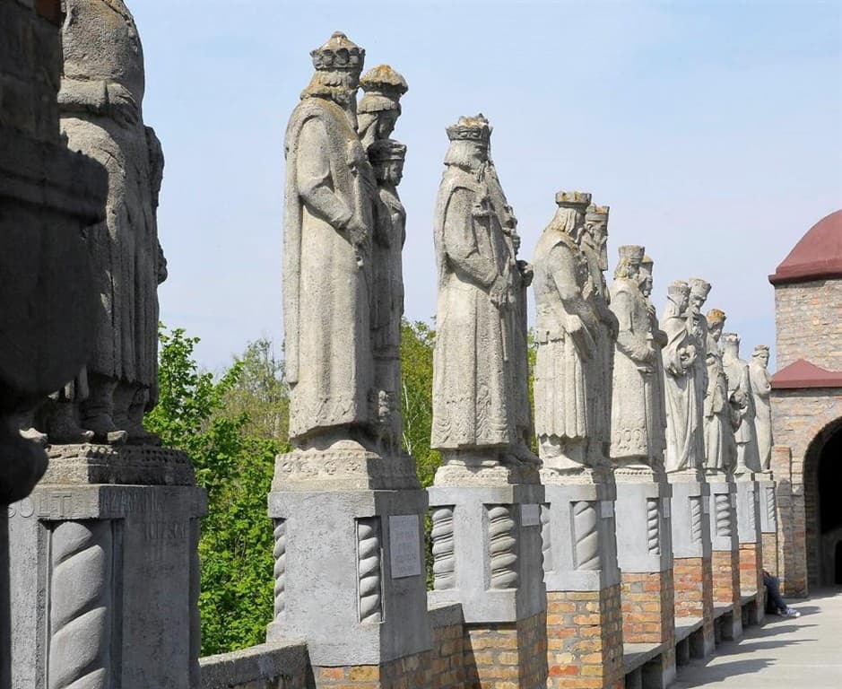 Kráľovský Székesfehérvár a Bory Vár