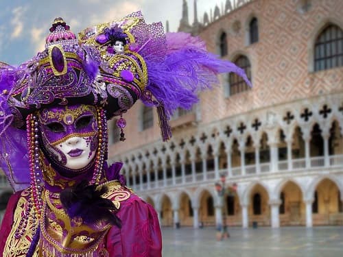 Slávny benátsky karneval aj s ubytovaním