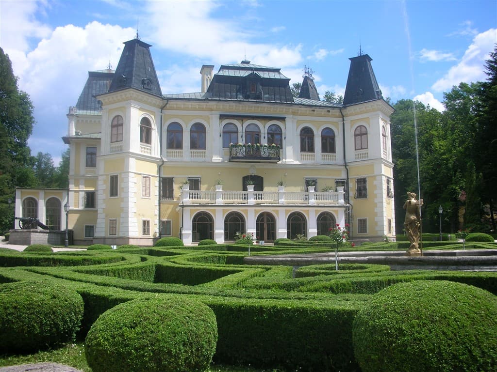 Krásny Betliar a Ochtinská aragonitová jaskyňa