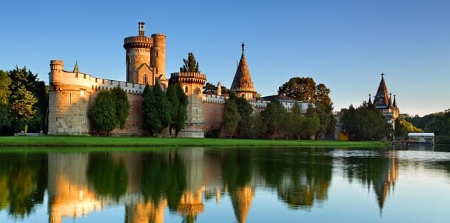 Zámok v Laxenburgu s plavbou a čokoládovňa