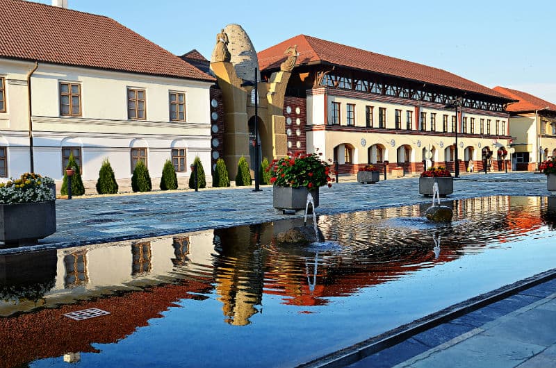 Kláštor v Pannonhalme a porcelán v Herende