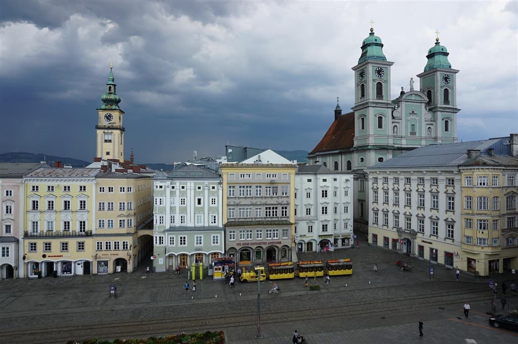 Rakúsky Linz a ticho Mauthausenu
