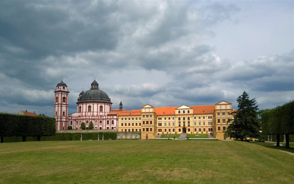 Moravské Versailles a slávnosti špargle a vína v Ivančiciach