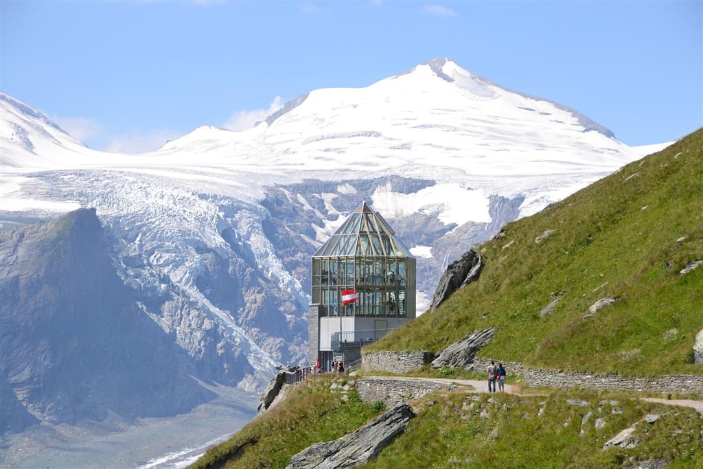 Alpský velikán Grossglockner a jazero Zell am See