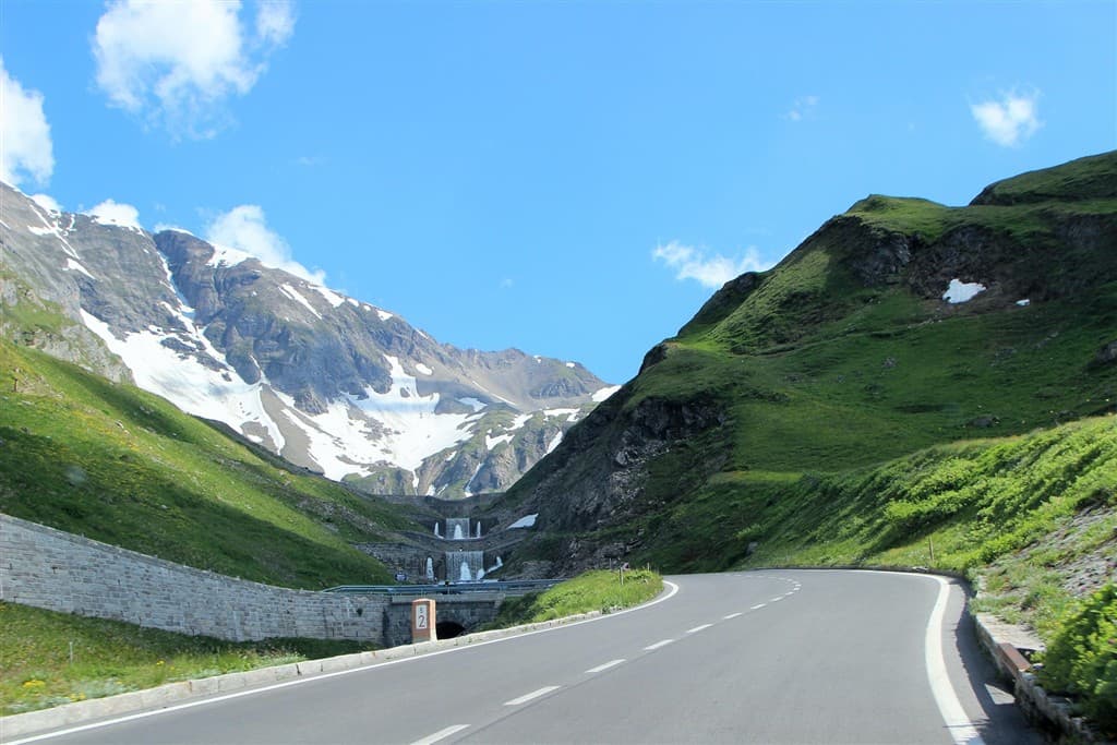 Alpský velikán Grossglockner a jazero Zell am See