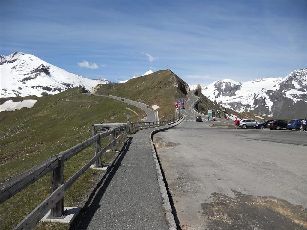 Alpský velikán Grossglockner a jazero Zell am See