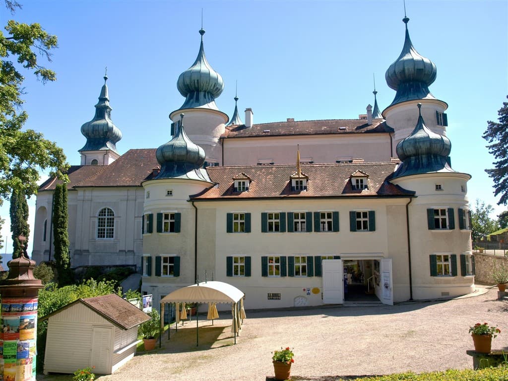Jednodňový zájazd do Makovej dedinky a na zámok Artstetten