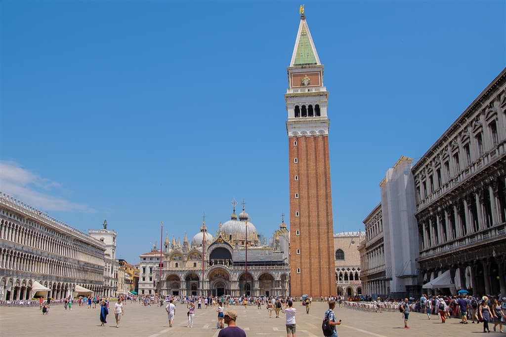 Benátky a Lido di Venezia - lagúna a deň pri mori