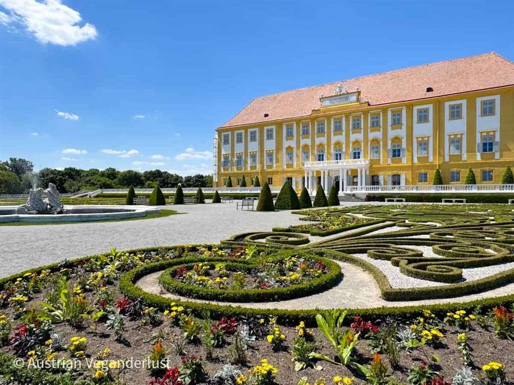 1-dňový zájazd na zámok Schloss Hof a jazero Neusiedlersee