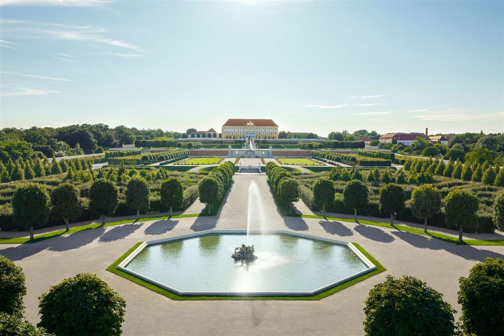 1-dňový zájazd na zámok Schloss Hof a jazero Neusiedlersee