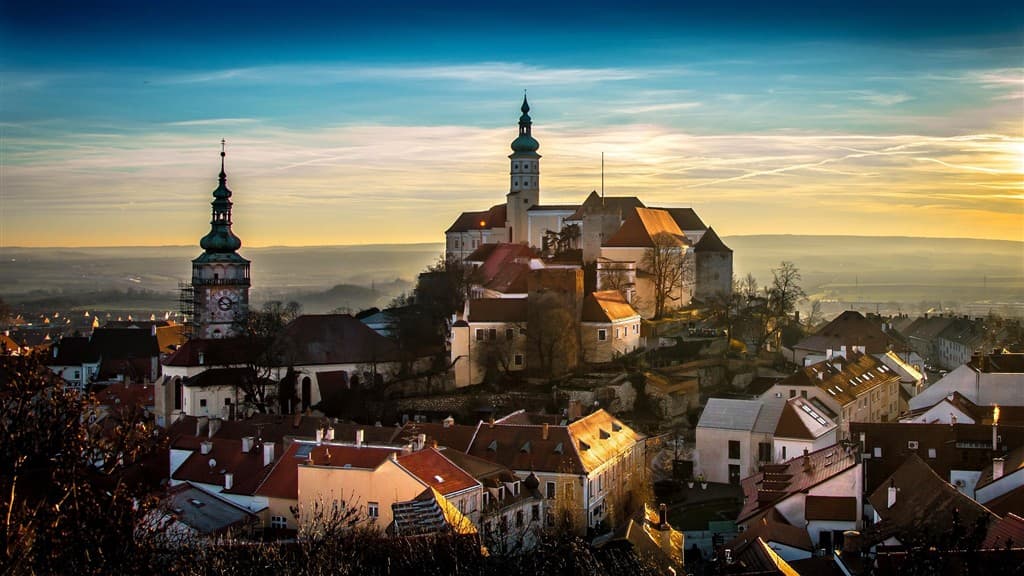 Zámok Lednice a Pálavské vinobranie v Mikulove