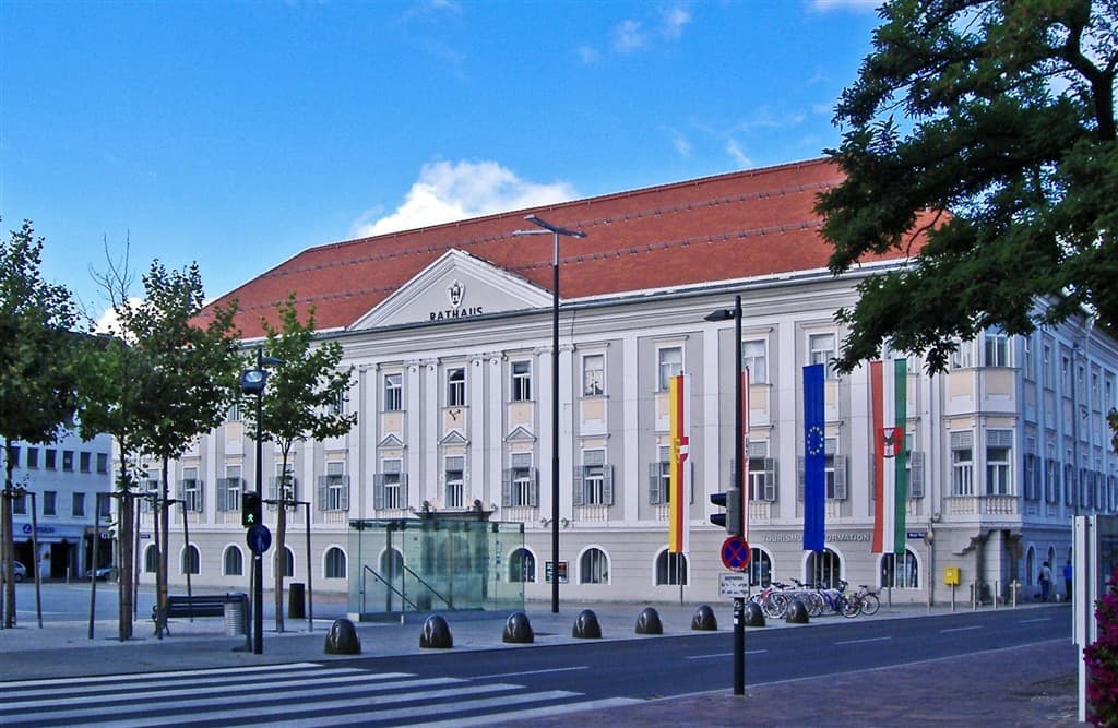 Najkrajšie stavby sveta a tyrkysové jazero Wörthersee