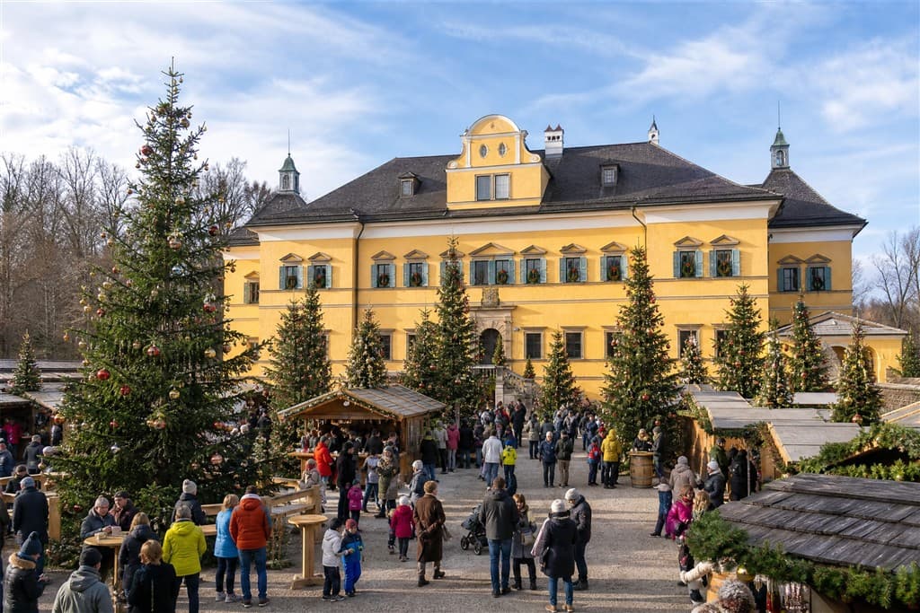Adventný Salzburg a čarovný zámok Hellbrunn