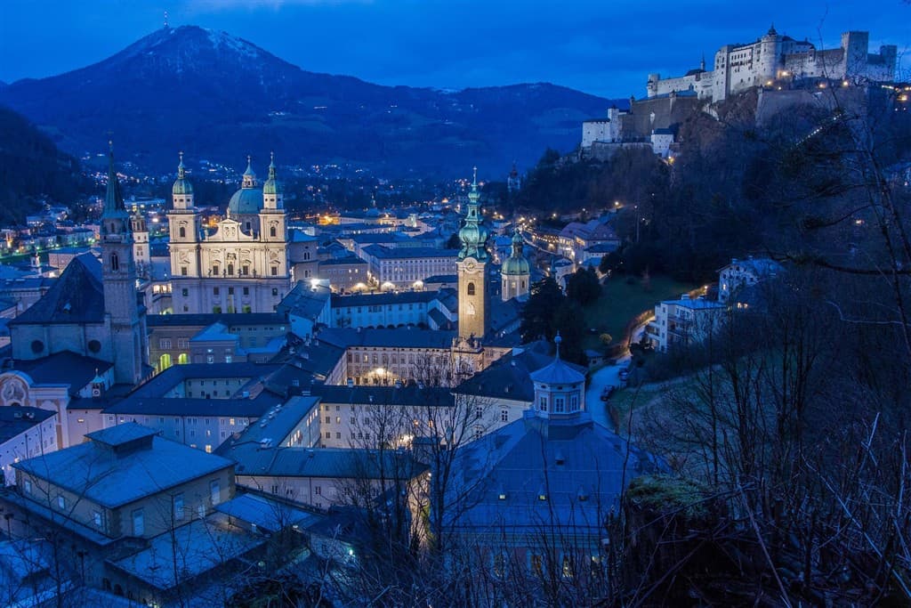 Adventný Salzburg a čarovný zámok Hellbrunn