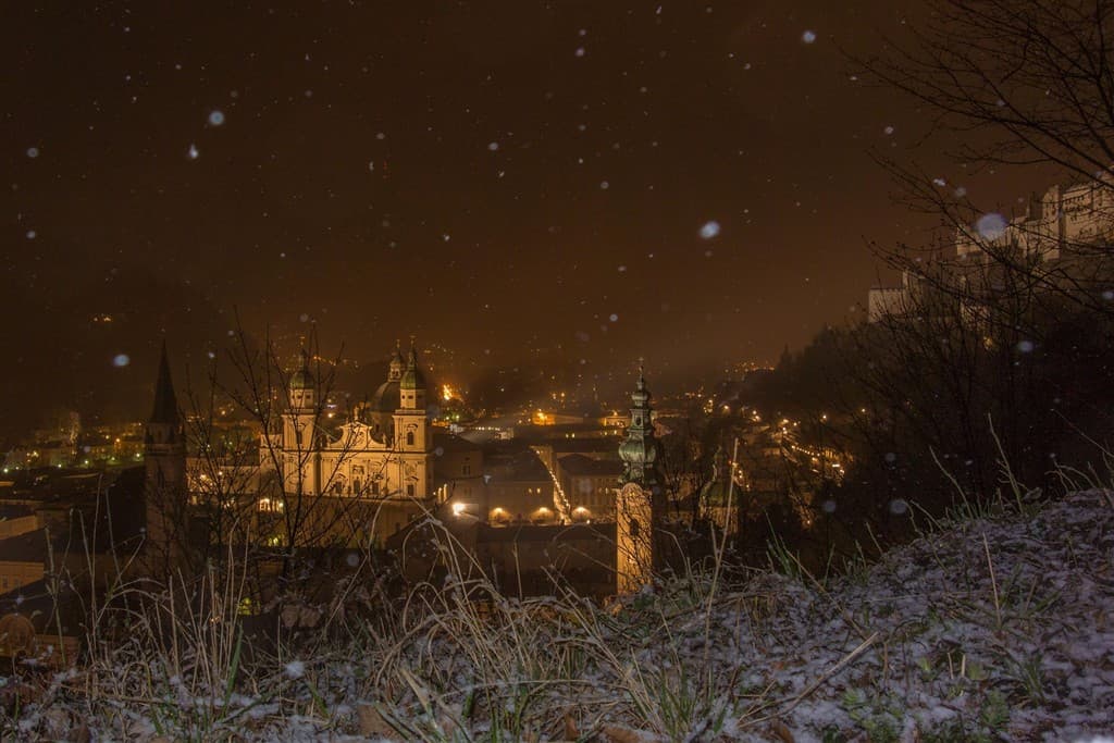 Adventný Salzburg a čarovný zámok Hellbrunn