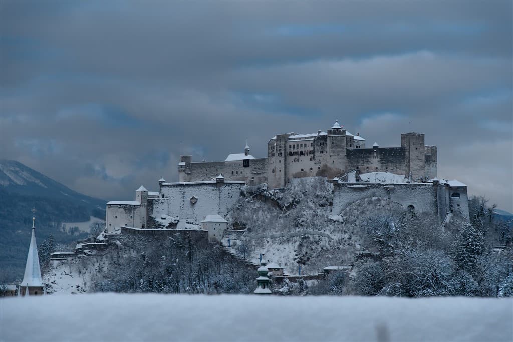 Adventný Salzburg a čarovný zámok Hellbrunn