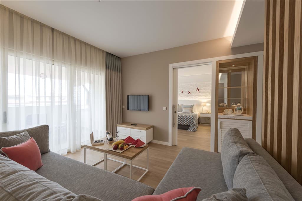 Akra Kemer