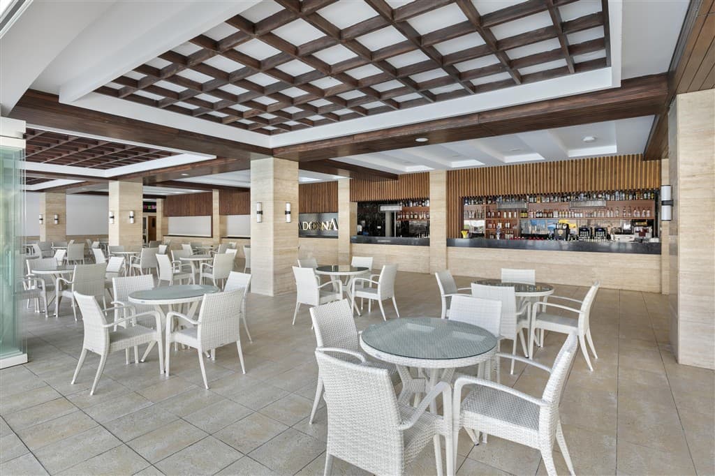 Bar pri bazéne
