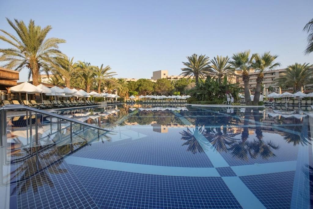 Crystal Tat Beach & Golf Resort