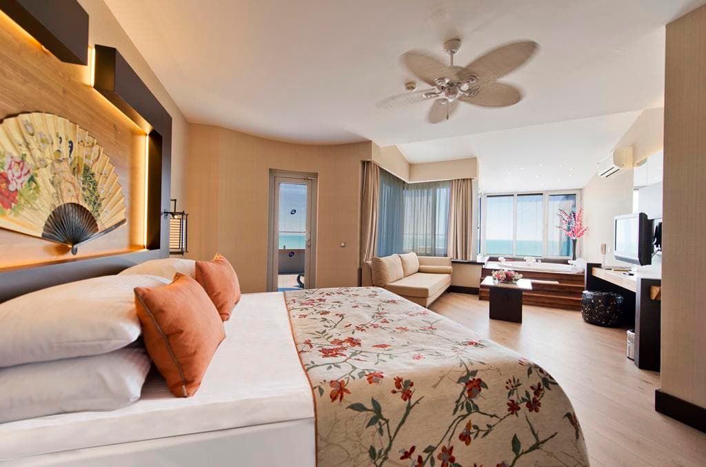 Limak Lara De Luxe Hotel & Resort