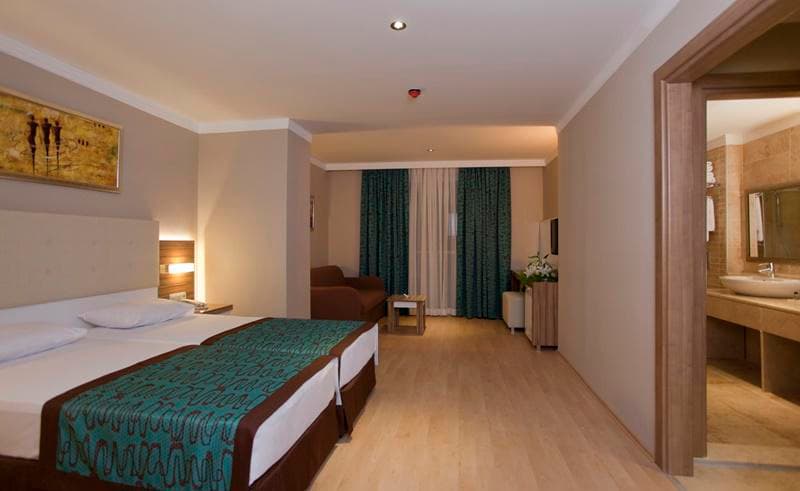 Riviera Hotel & Spa