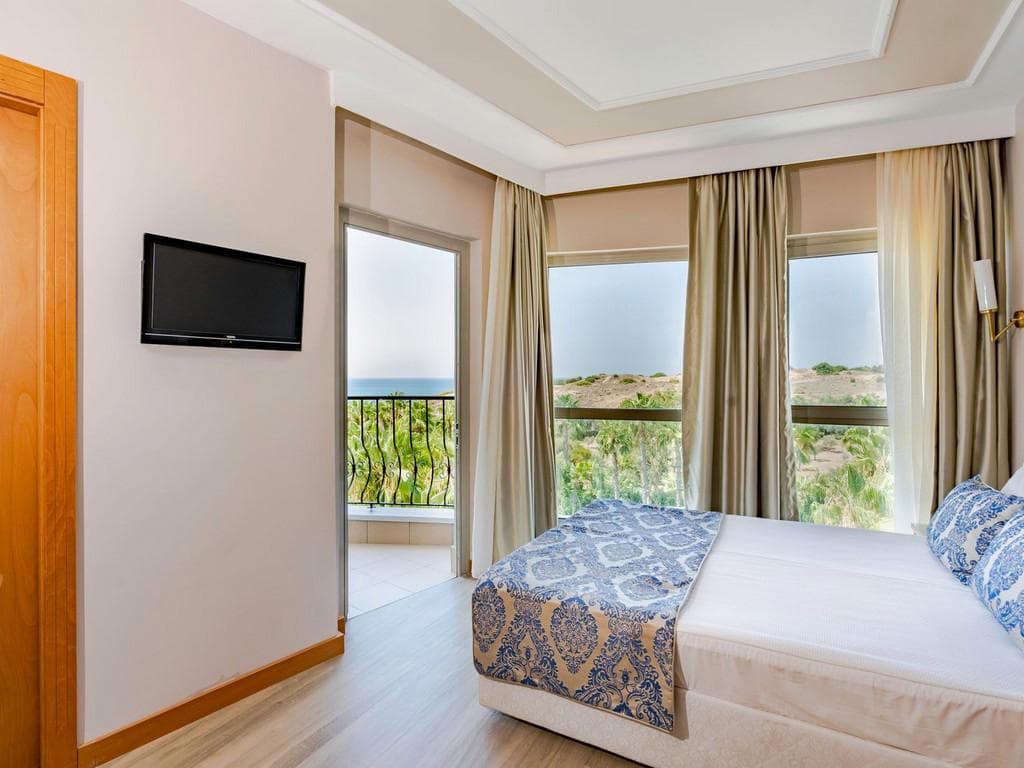 Royal Atlantis Beach